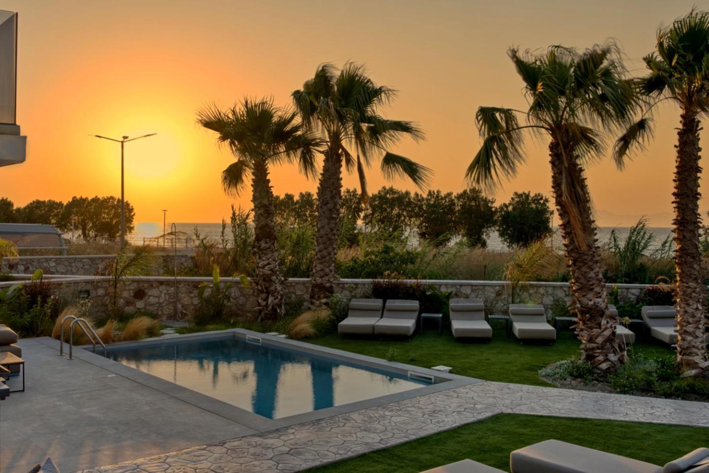 Penelope Beachfront Villa Kremastí Exteriér fotografie