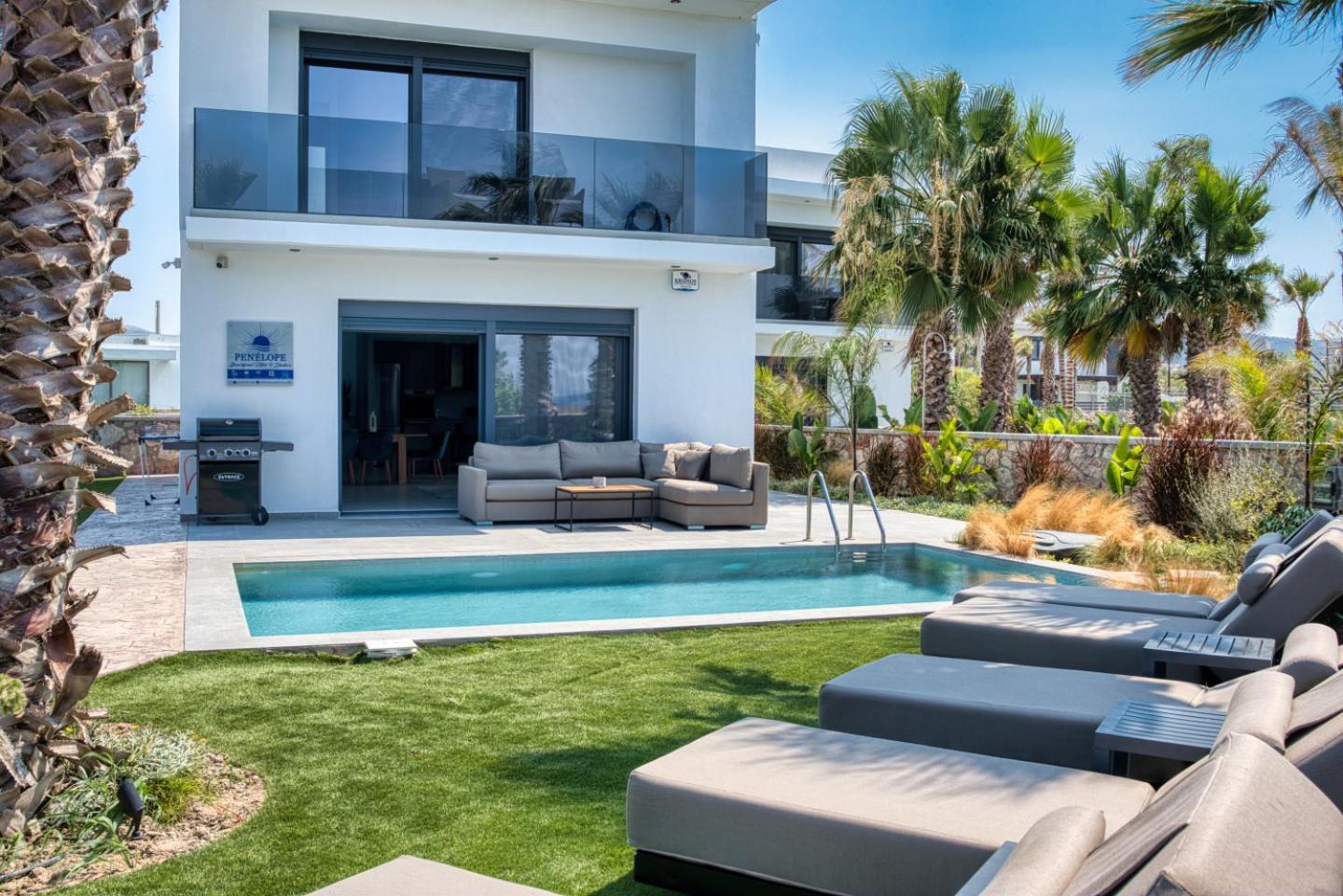 Penelope Beachfront Villa Kremastí Exteriér fotografie
